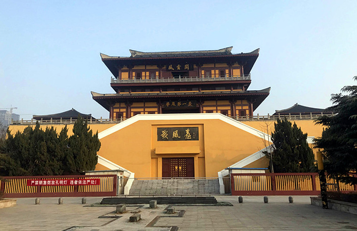 汉宫区为汉城公园七大景点之一,由汉魂宫,沛宫殿,东西配殿,东西望楼