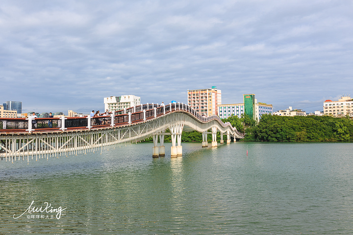 "据介绍，三亚的河流上有大大小小的桥梁174座，仅情人桥就有6座_情人桥"的评论图片