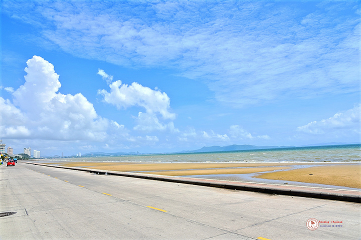 "芭提雅距曼谷147km ，有“东方夏威夷”之称，这里是泰国一处著名海景度假胜地_芭提雅海滩"的评论图片