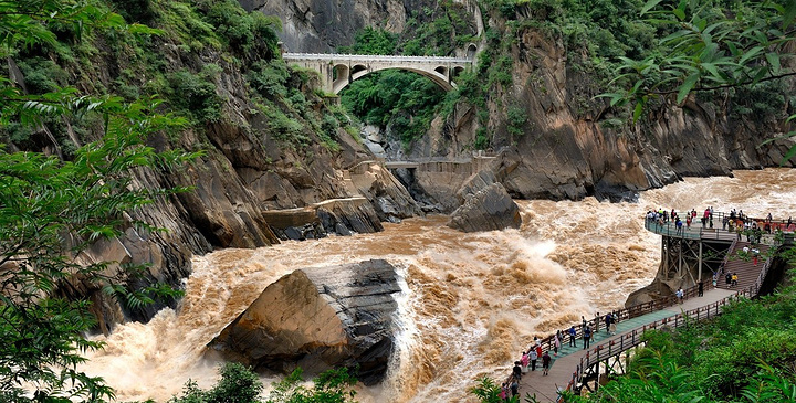 位置:云南省迪庆藏族自治州香格里拉市虎跳峡镇东环线虎跳峡风景名胜