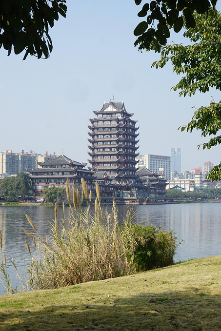 游远景楼享苏轼眉州远景楼记意境