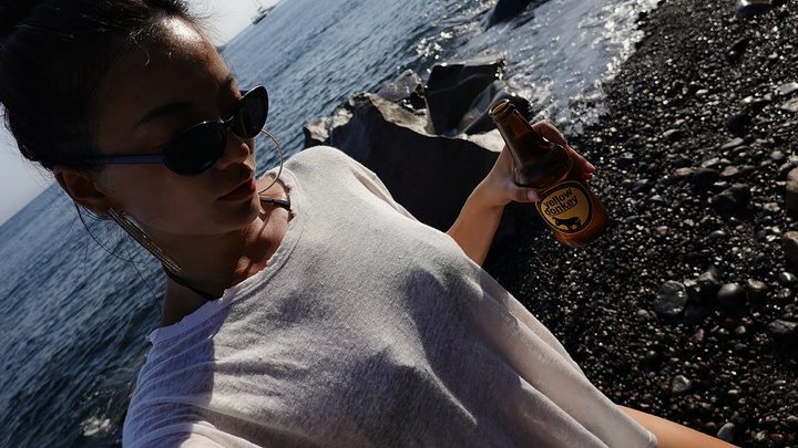 "阳光渐渐微弱，慢慢返回度假屋黄驴啤酒的瓶身设计超越了它的口味，瓶子美，啤酒一般，口感略苦_卡马里"的评论图片