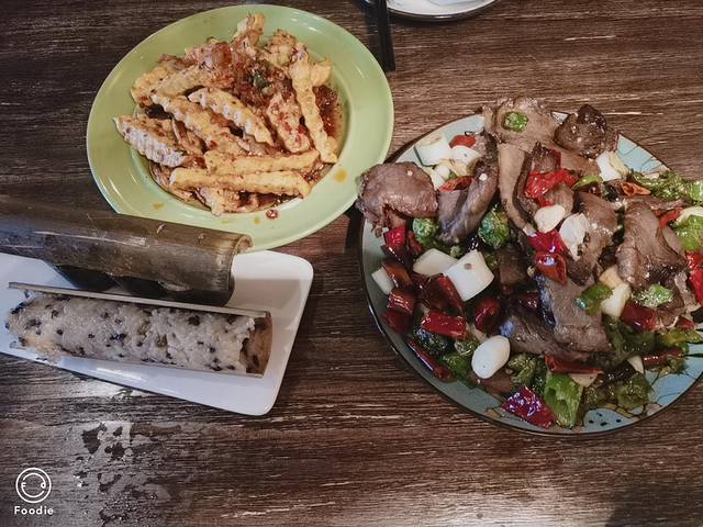 小锅巴.野生菌火锅.手抓饭