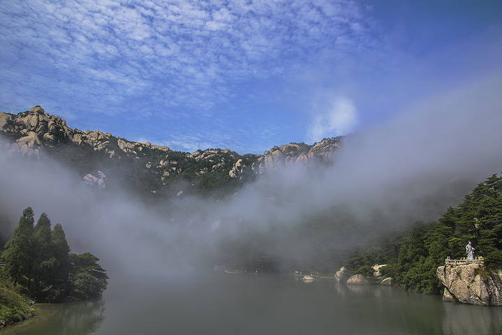 "从炼丹台上看出去的风景，天柱山西关群峰在湖畔生出新的意境_炼丹湖"的评论图片