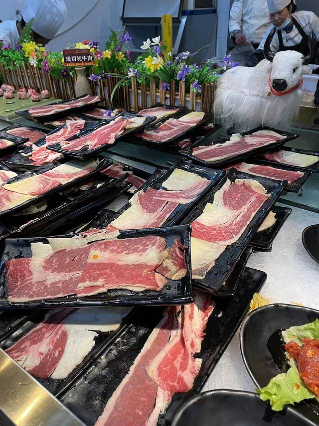 水上漂·牦牛肉自助火锅