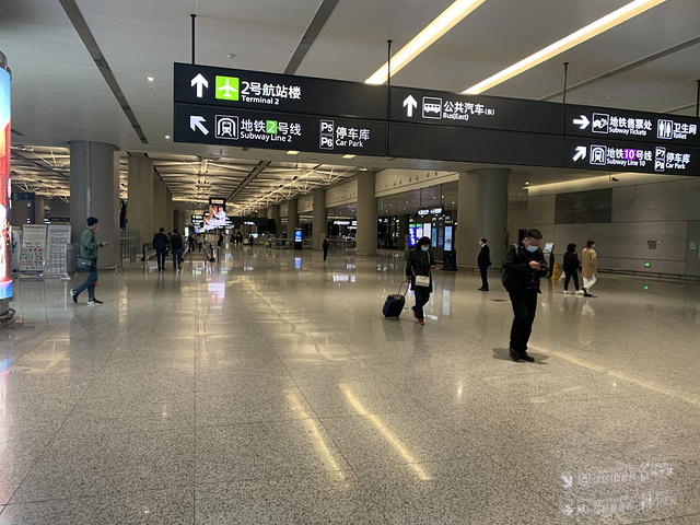 "晚上6点30分顺利到达上海虹桥站，地铁无缝连接，只是酒店离火车站着实有点远，需要坐22站地铁1..._上海虹桥站"的评论图片