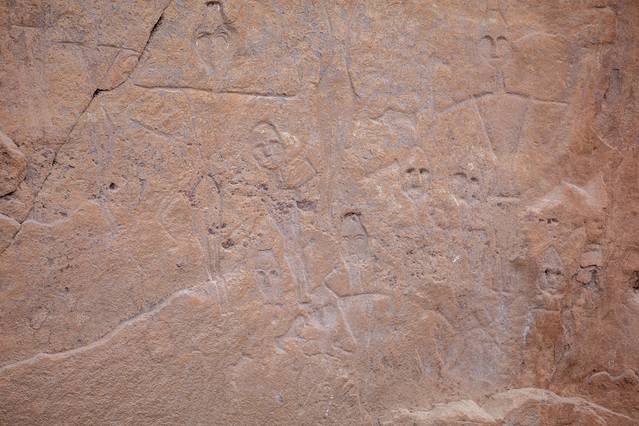 康家石门子岩画