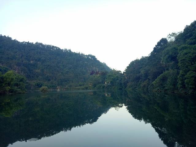 峨眉山清音阁湖