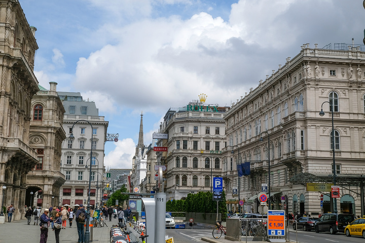 "维也纳国家歌剧院素有“世界歌剧中心”之称，是维也纳的主要象征_维也纳国家歌剧院"的评论图片