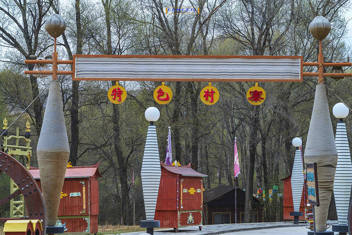 这个民俗馆里对裕固族的民俗民风介绍很详尽.裕固族特色村寨一角.