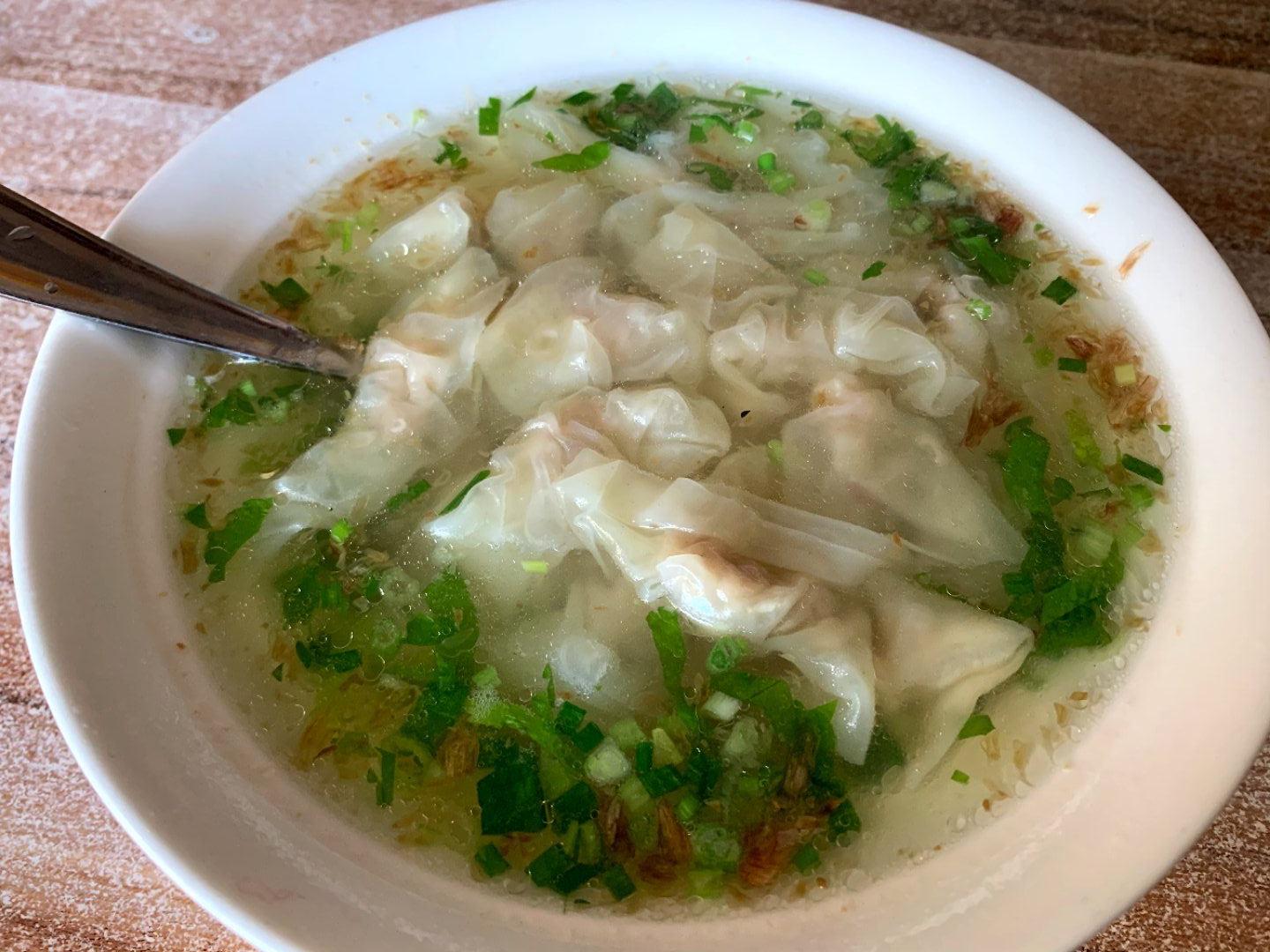 他家的扁食类似于馄饨正宗是福建传统的味道皮薄味美一般是早上当早餐