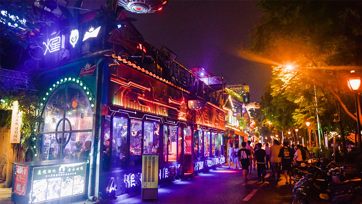 2023说到九眼桥,成都人都知道这不仅是看夜景的好地方,更是夜生活的好