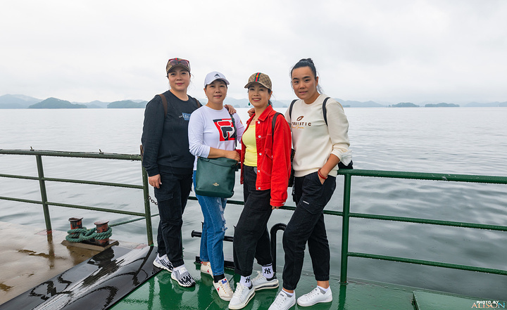 "梅峰岛主要是观景，第二站的渔乐岛则主要是吃喝玩乐的汇总地，天气好的情况下可以体验刺激的水上运动_渔乐岛"的评论图片