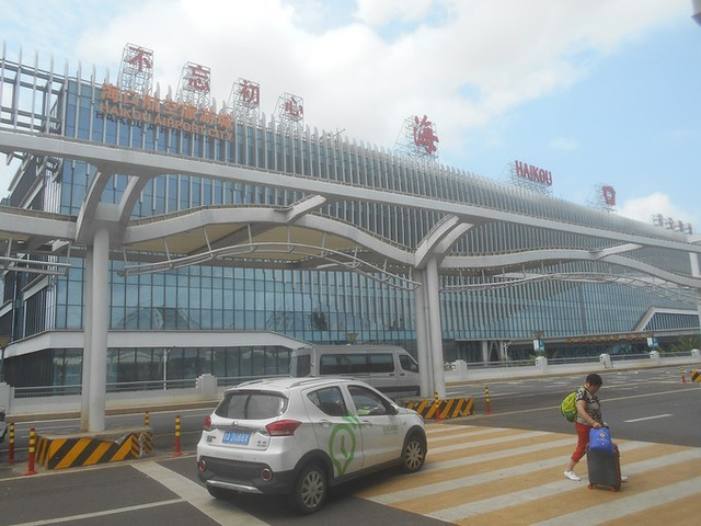 最大特色就是四个"省" 海口美兰机场免税店 全国第一家离岛免税店