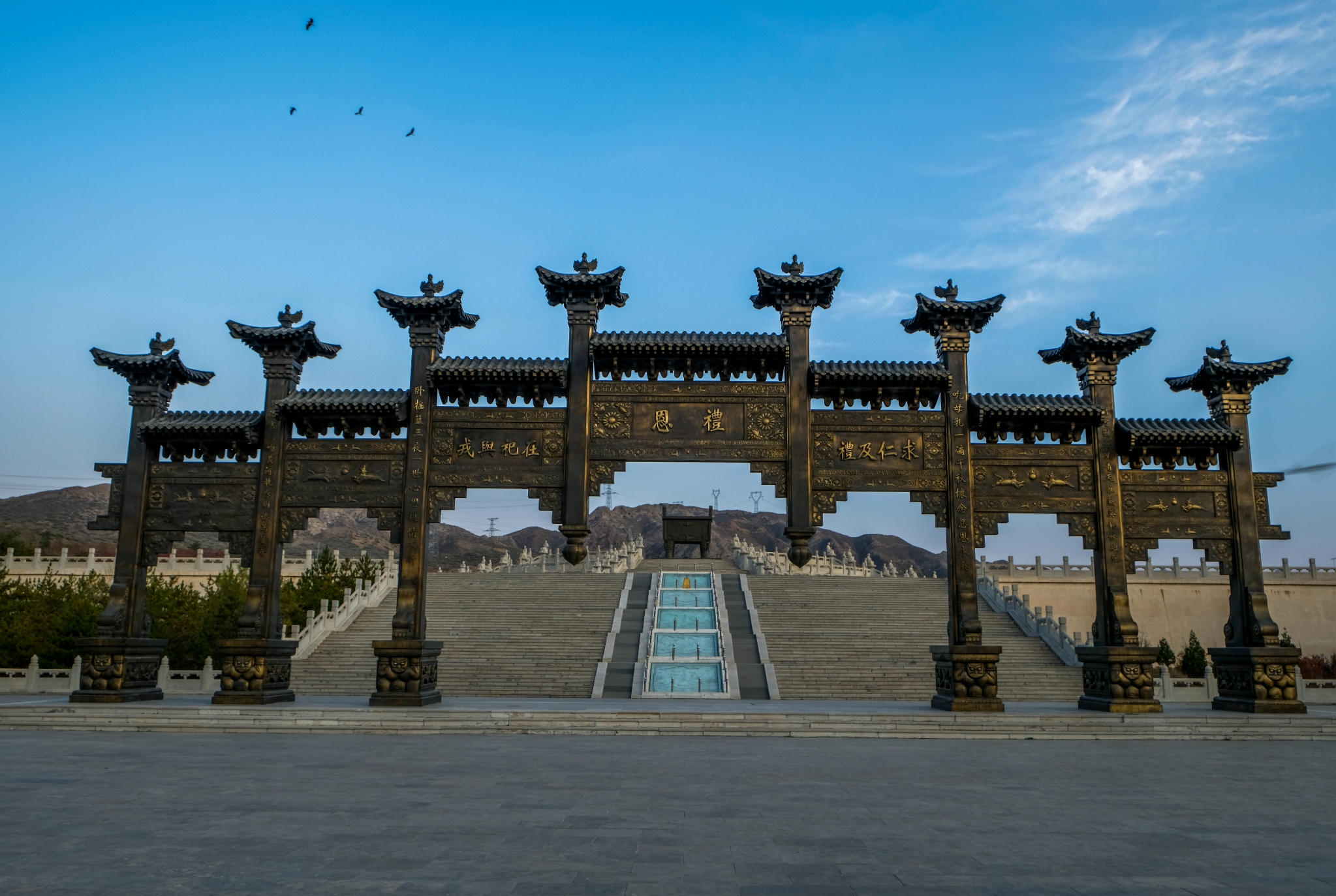 中华黄河坛,位于宁夏回族自治区吴忠青铜峡风景区,是黄河金岸的标志性