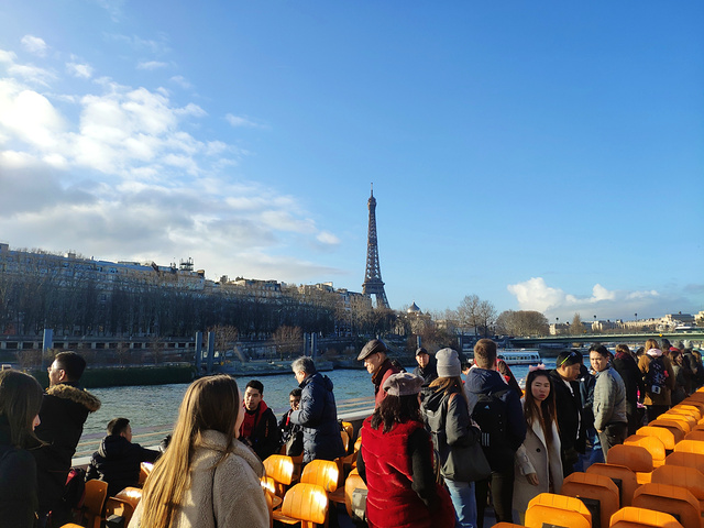 "晒着太阳，吹着风，感受着美景，真的可以再来二十次。可以说是连接了巴黎主要大小景点_塞纳河游船"的评论图片