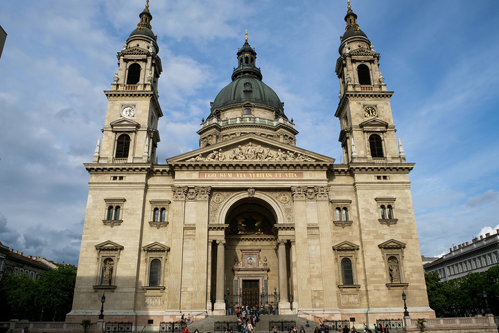 "...教堂，也称圣伊什特万圣殿，它是以匈牙利第1位国王伊什特万一世而命名，他的右手至今仍然保存在这里_圣伊什特万圣殿"的评论图片