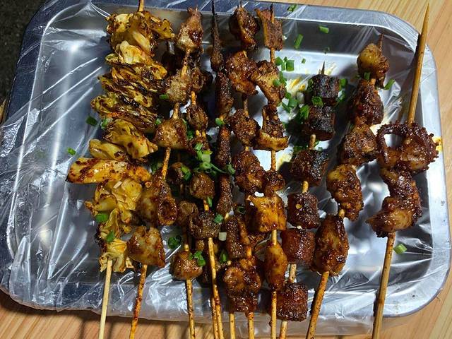 小刚特色烧烤店