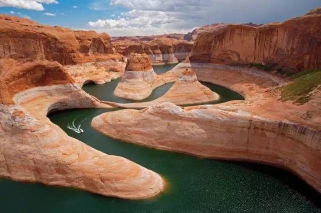 随后来到佩吉小镇北面全美第二大人工湖:鲍威尔湖(lake powell)