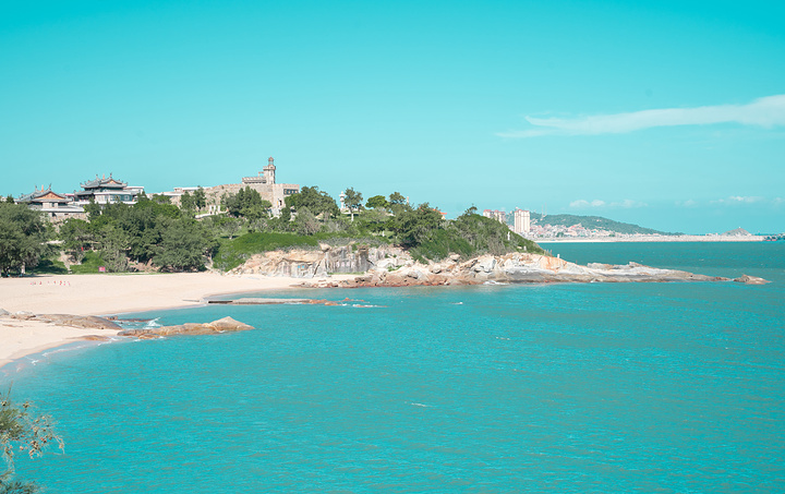 不单单拥有丰富的历史底蕴它还拥有中国八大最美海岸线之一的崇武海岸