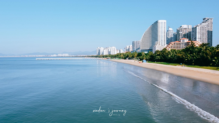 "这一段路的海边种满椰林，营造出大海、沙滩、椰林的美景，而路的另一侧则是众多的酒店、民居等等_椰梦长廊"的评论图片