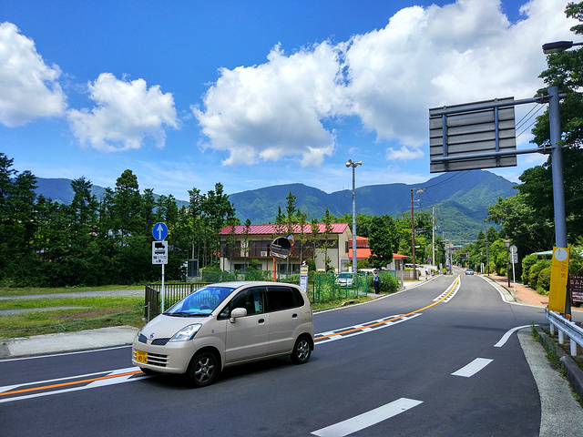"箱根是日本东京到大阪间最出名的风景区，因为著名的富士山就在这里，还有出名的硫磺温泉。一般可以从东京坐_箱根汤本站"的评论图片