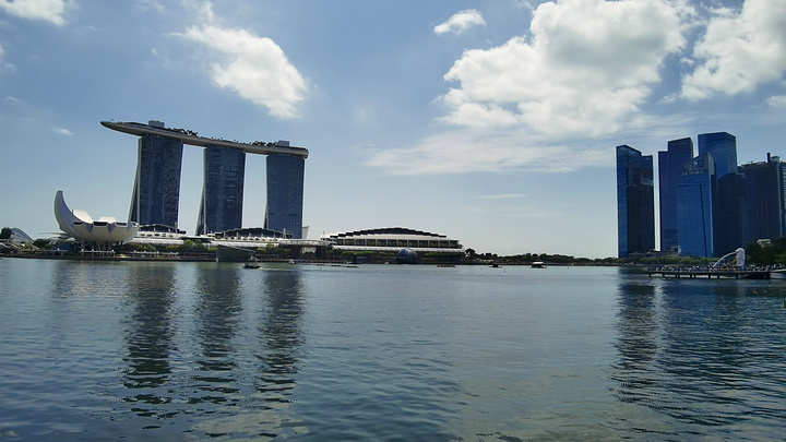 "经过战争纪念公园、海滨公园就来到了新加坡的标志——鱼尾狮。战争纪念公园。久负盛名的鱼尾狮像_鱼尾狮公园"的评论图片