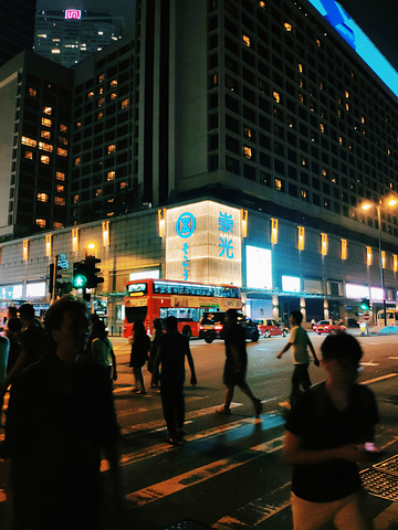 "香港的夜格外优秀，虽然没有东京那么五光十色，但有着自己独特的韵味_尖沙咀"的评论图片