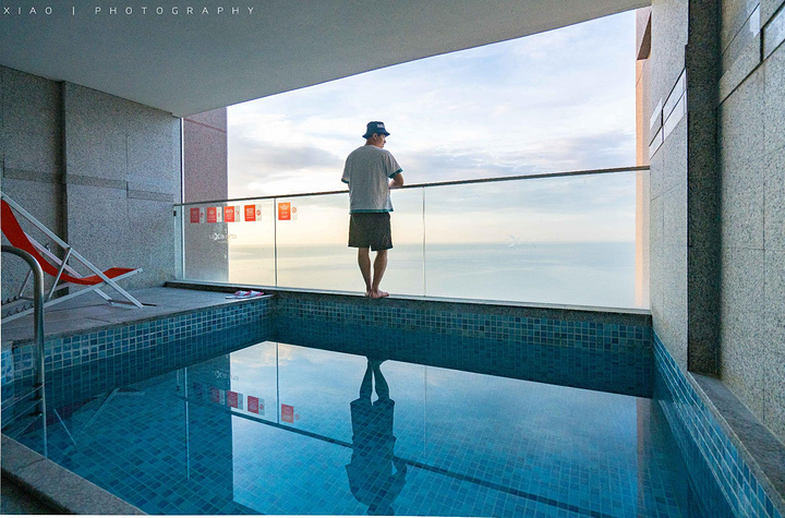 "这次行程入住的两个酒店都令人满意。▼阳台视野▼早起可以游泳可以看海_槟城丽昇豪华套房(Lexis Suites Penang)"的评论图片
