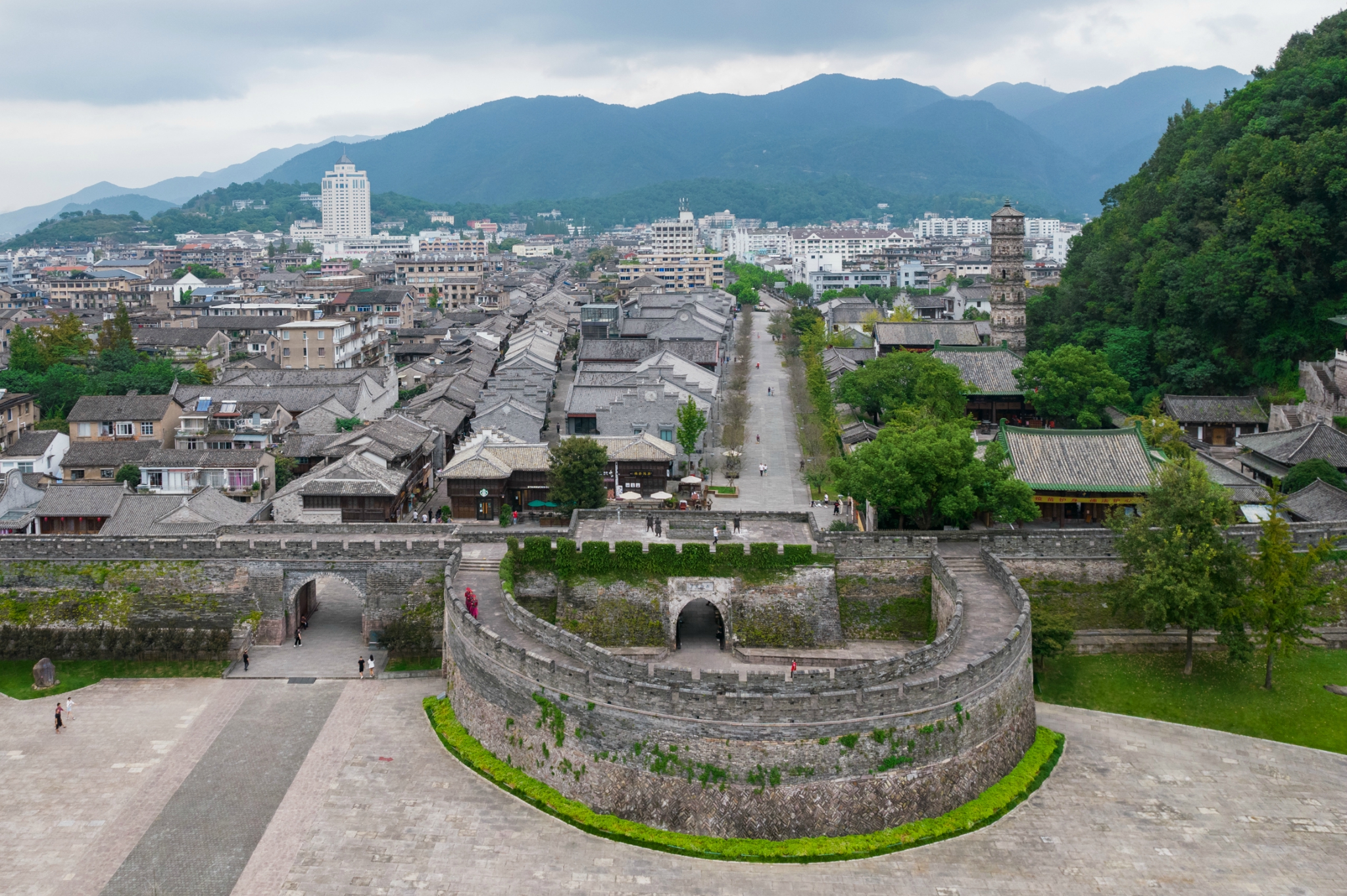 台州府城新玩法，逛东湖、紫阳街、江南长城