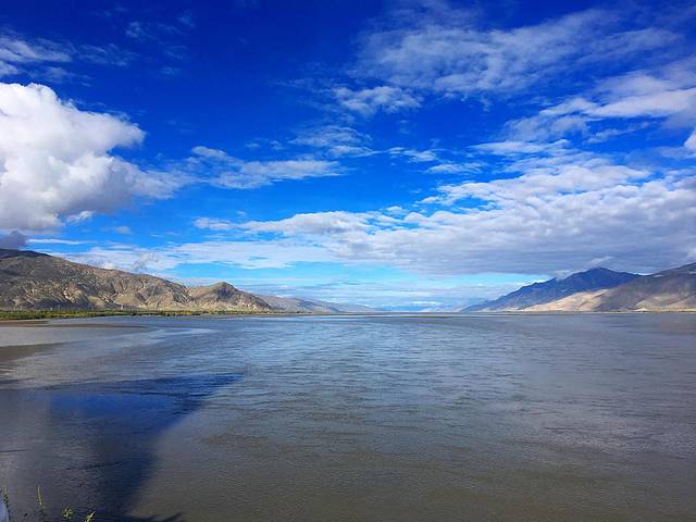 雅鲁藏布江水葬台