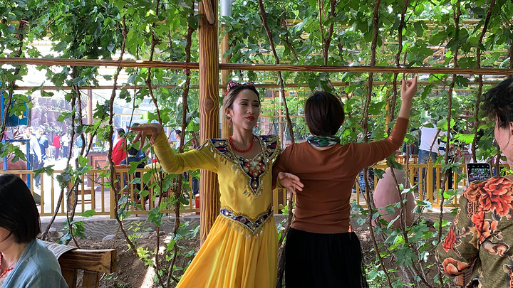 还算是比较新鲜,都热热的~吃饭的过程有人会询问要不要尝一尝葡萄酒