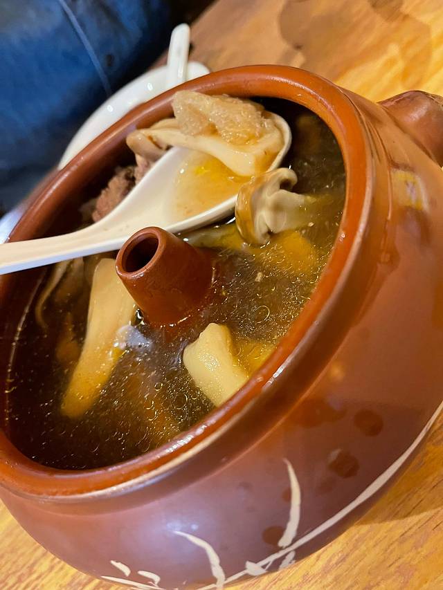 小锅巴.野生菌火锅.手抓饭