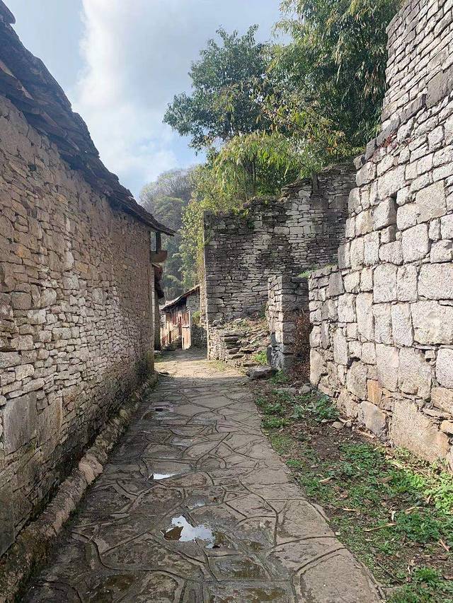 高荡千年布依古寨文化旅游景区