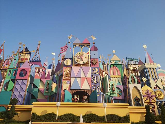 好可爱的城堡,报时的时候,还有小玩偶走出来太阳下山了,我们随着熙熙