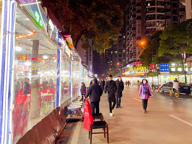 "你可以结合周边景点来一起规划，附近的江汉路，武汉美术馆等都是不错游玩圣地。交通：最快捷打车_吉庆街"的评论图片