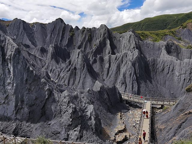 牙克石岩山图片