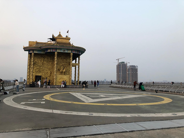 负一层有吃的地铁2号线/5号线万家丽广场站第三站 万家丽停机坪sheung