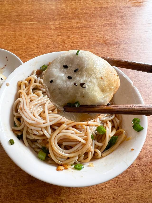 老字号眼镜子煎包汤包店