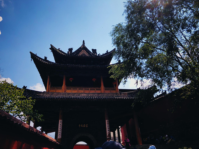 "这里是五台山汉传佛教寺院，建筑极具古典特色，有五台山十大奇观之一的“大殿无梁”_显通寺"的评论图片