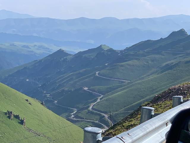 独库公路纪念碑