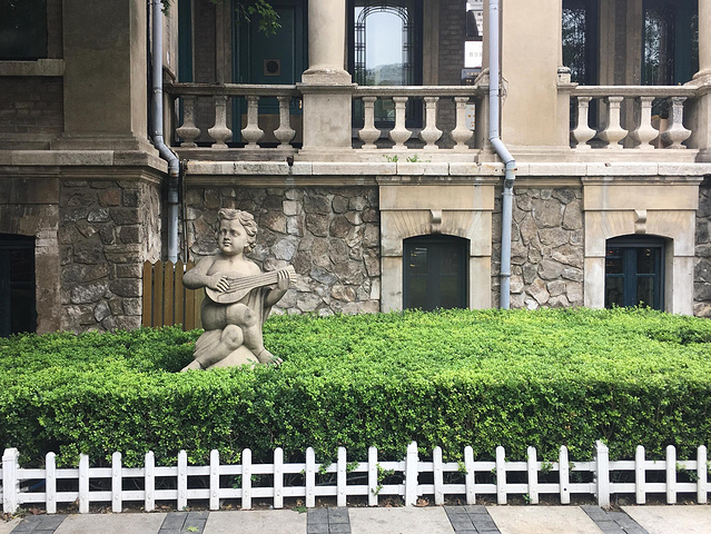 这里还是电影《建国大业》和电视剧《金粉世家