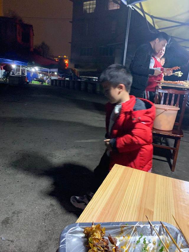 小刚特色烧烤店