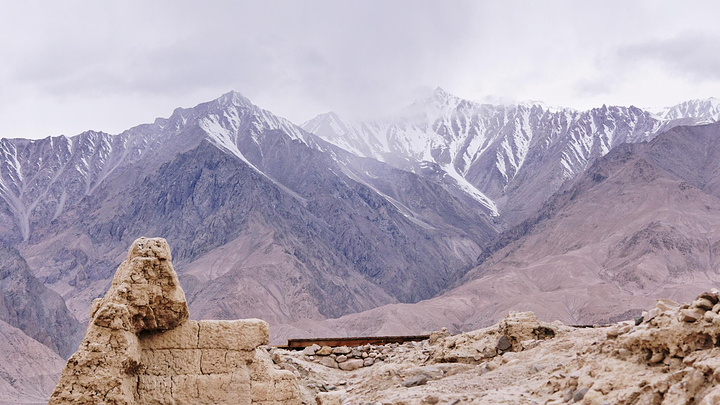 "...了，不过我们有当地小伙伴陪同，自然可以玩的更深入些，继续向前去到海拔3200米的塔什库尔干县城_喀什古石头城"的评论图片