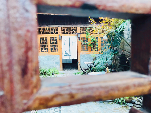 "...，就看到了这家“秘密花园”，是一家西餐店，古色古香的院子，配上咖啡和西餐，中西结合别有一番风味_旧县村"的评论图片