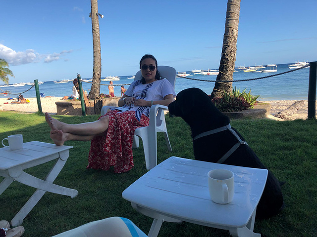 "满意美女还带了茶叶，我带了奶茶（出门旅行必备的）。中午没有吃饭，这个时候真是看见啥都觉得是美味。酒店_蓝色海洋薄荷海滩度假村(Blue Ocean Bohol Beachfront Resort)"的评论图片