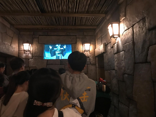 "飞跃地平线进去前要先观看安全须知搞得我心里好紧张,结果上去以后发现其实一点也不恐怖。五星推荐了_迪士尼小镇"的评论图片