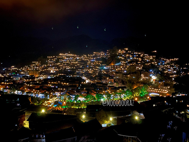夜景太美晚上温度逐渐上升爬山爬来爬去的爬出一身汗没调过色的图看