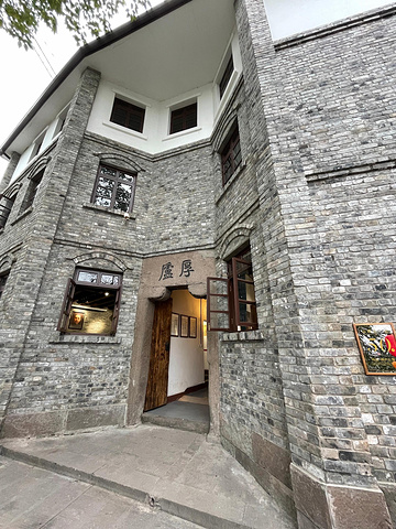 山城步道徒步路线推荐:中兴路山城步道入口 -- 山城巷 -- 仁爱堂