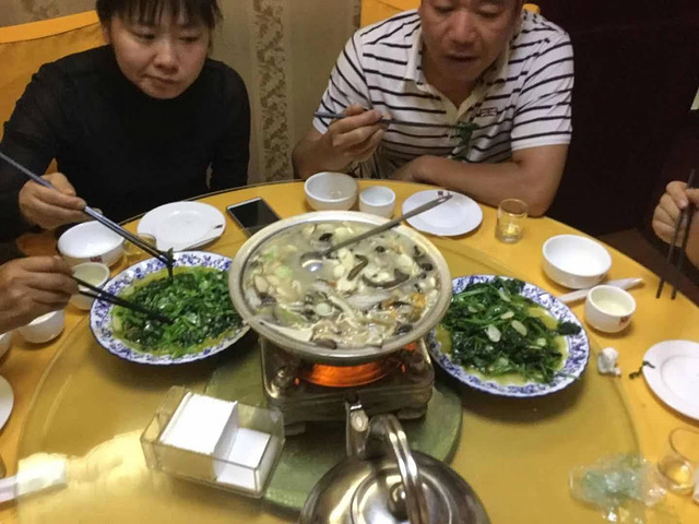 "...名甚至都没见过的野生菌菇就那么摆在街边，看看现成周围的高山老林顿时觉得生活在此地的乡亲们好幸福_红原—若尔盖大草原"的评论图片